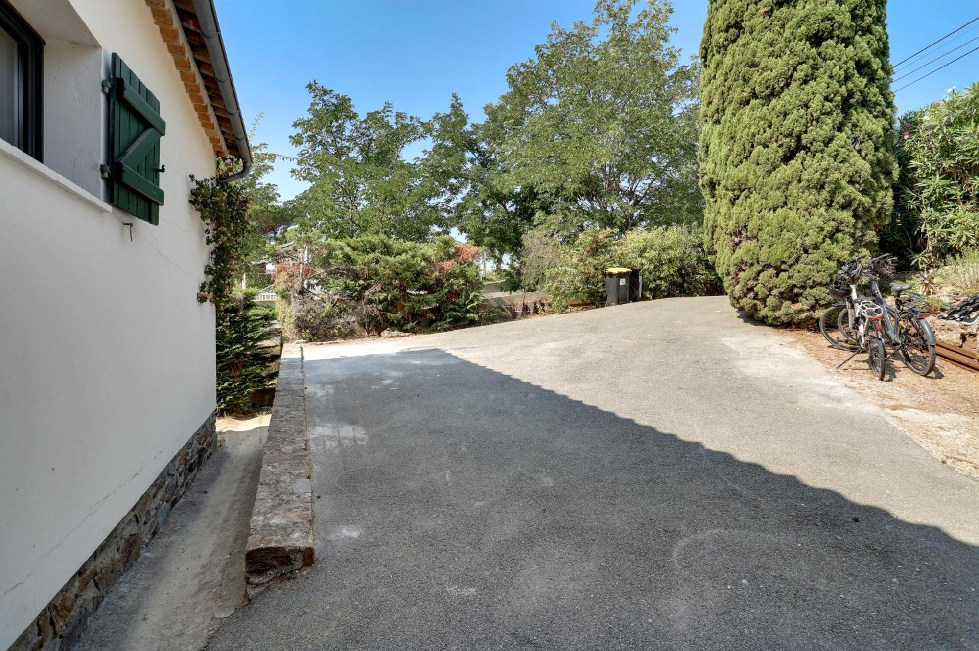Villa La Temana, rénovée, piscine privée chauffée, grand jardin, plages et commerces à pied, à Cavalaire, près de Saint-Tropez Esterno foto