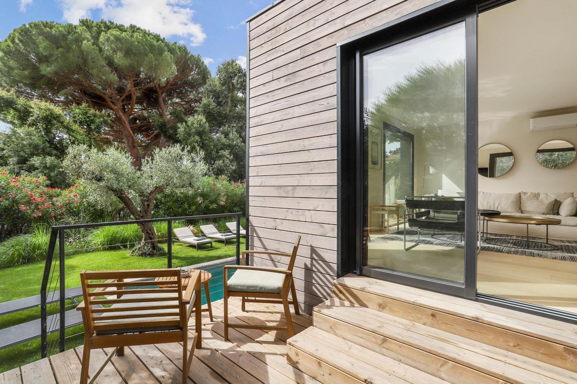 Villa La Temana, rénovée, piscine privée chauffée, grand jardin, plages et commerces à pied, à Cavalaire, près de Saint-Tropez Esterno foto