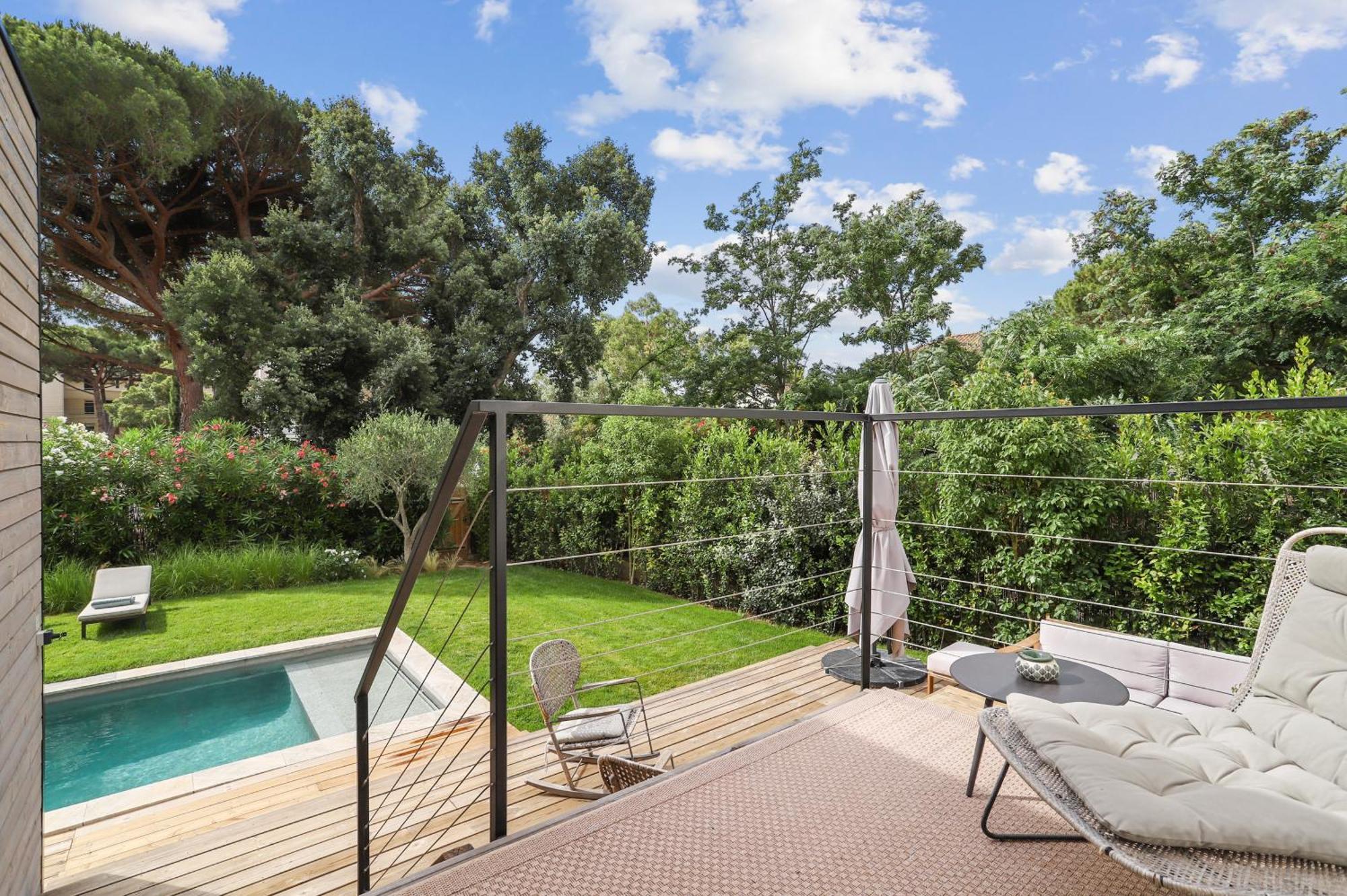 Villa La Temana, rénovée, piscine privée chauffée, grand jardin, plages et commerces à pied, à Cavalaire, près de Saint-Tropez Esterno foto