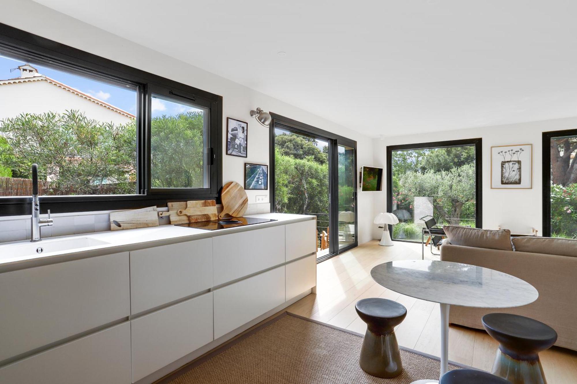 Villa La Temana, rénovée, piscine privée chauffée, grand jardin, plages et commerces à pied, à Cavalaire, près de Saint-Tropez Esterno foto